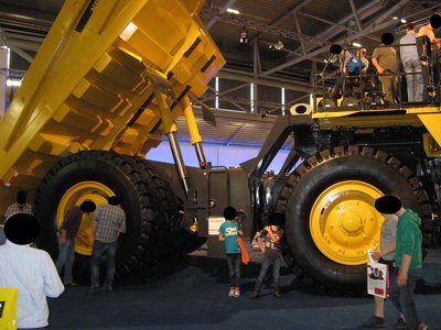 KOMATSU-HD785_BAUMA_2013_1_web.JPG